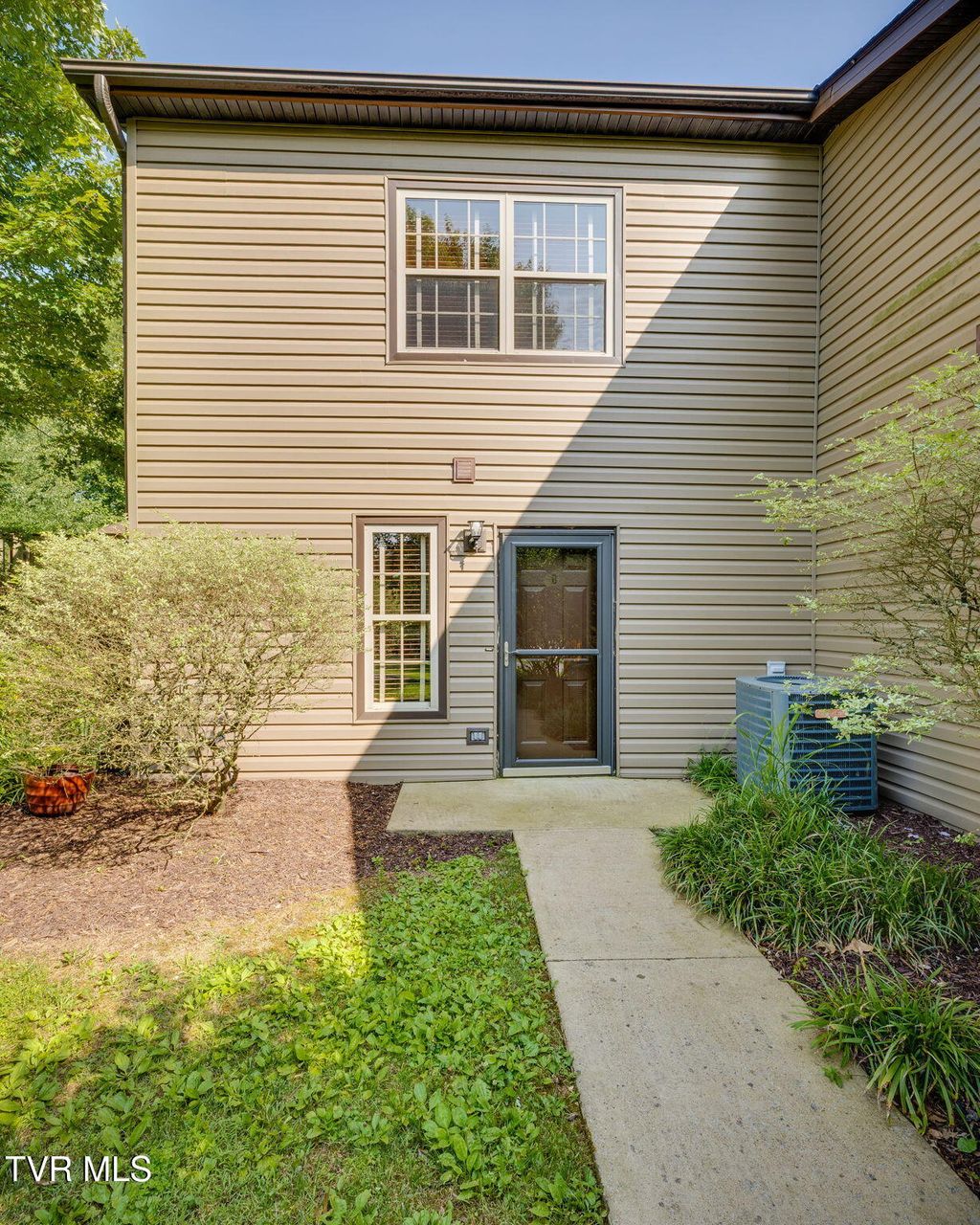 Photo of 506 Pilgrim Court #B, Johnson City, TN 37601 (MLS # 9981713)