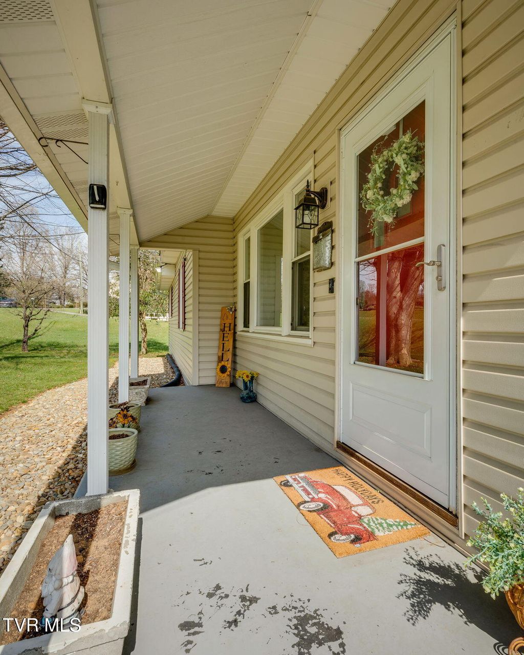 Photo of 1211 Weaver Pike, Bristol, TN 37620 (MLS # 9992612)