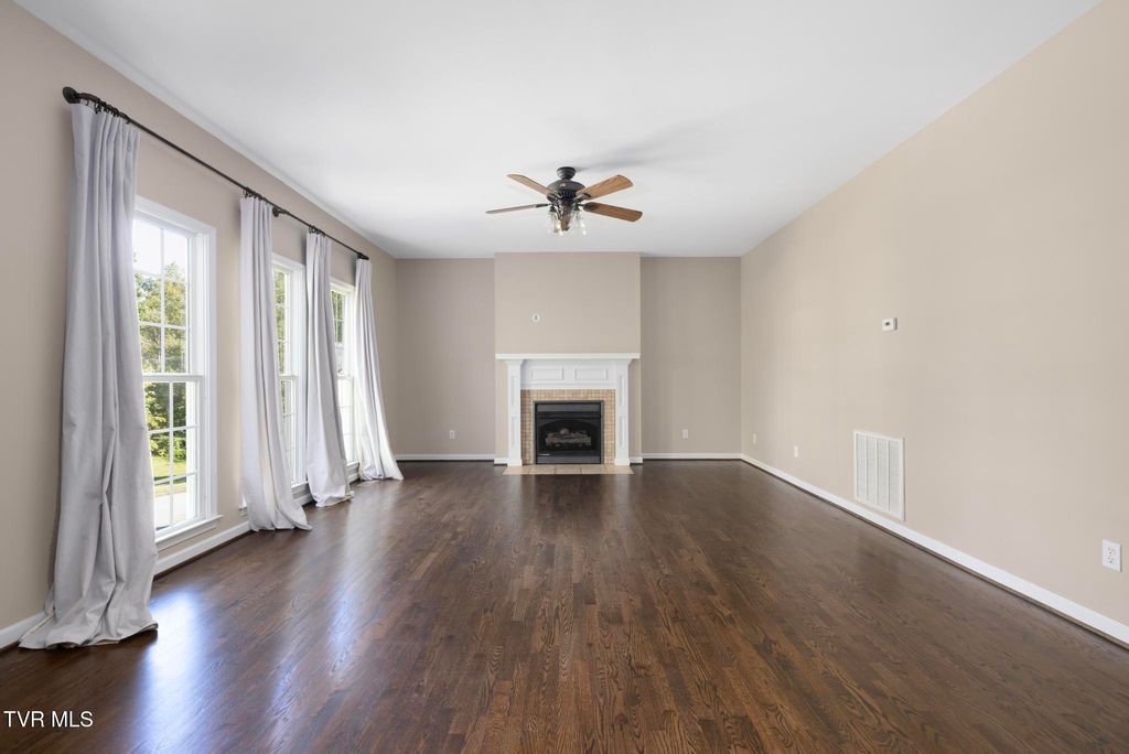 Photo of 209 Glen Oaks Drive, Gray, TN 37615 (MLS # 9986825)