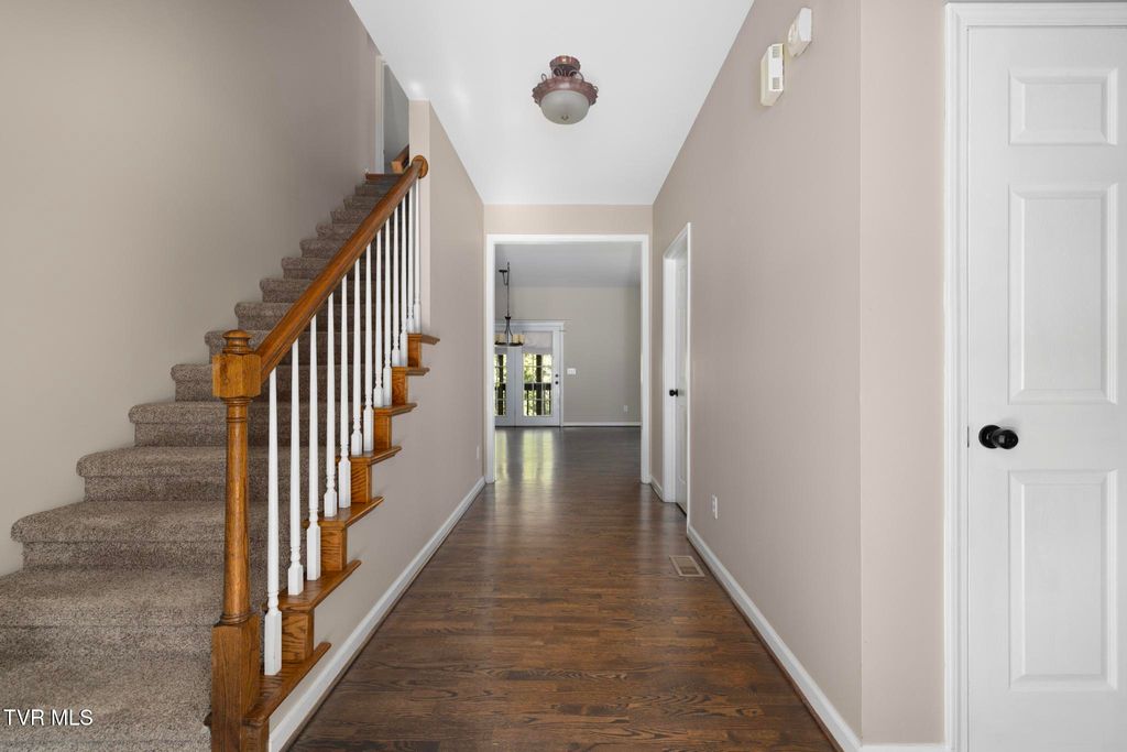 Photo of 209 Glen Oaks Drive, Gray, TN 37615 (MLS # 9986825)