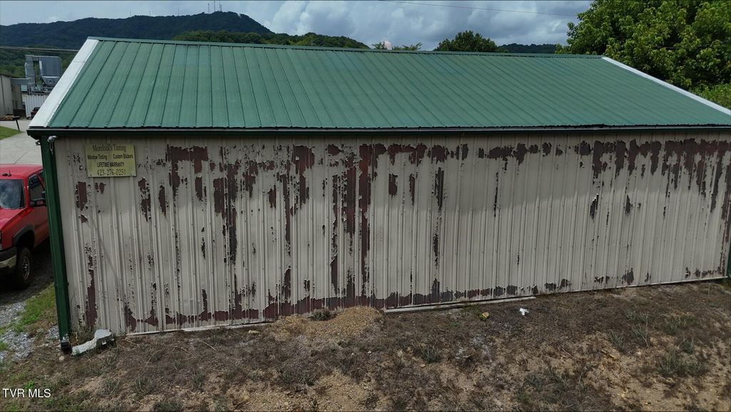 Photo of 1024 S Wilcox Drive, Kingsport, TN 37660 (MLS # 9984342)