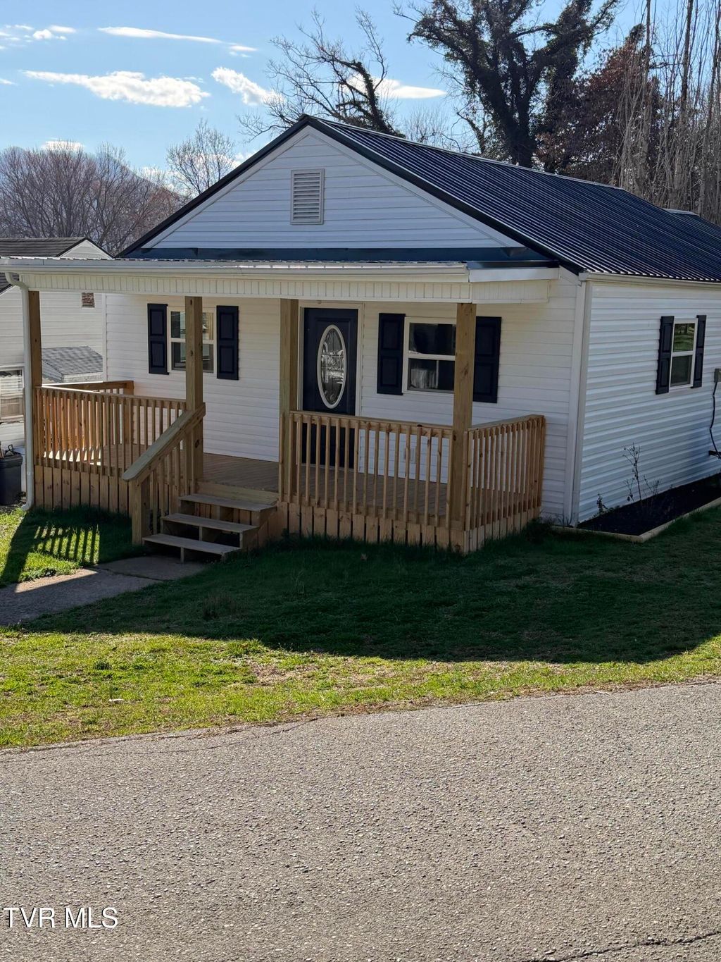Photo of 1000 Grindstaff Avenue, Elizabethton, TN 37643 (MLS # 9992044)
