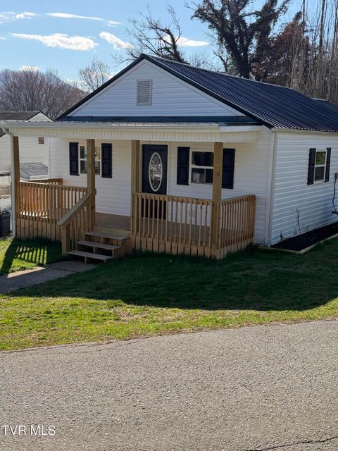Photo of 1000 Grindstaff Avenue, Elizabethton, TN 37643 (MLS # 9992044)