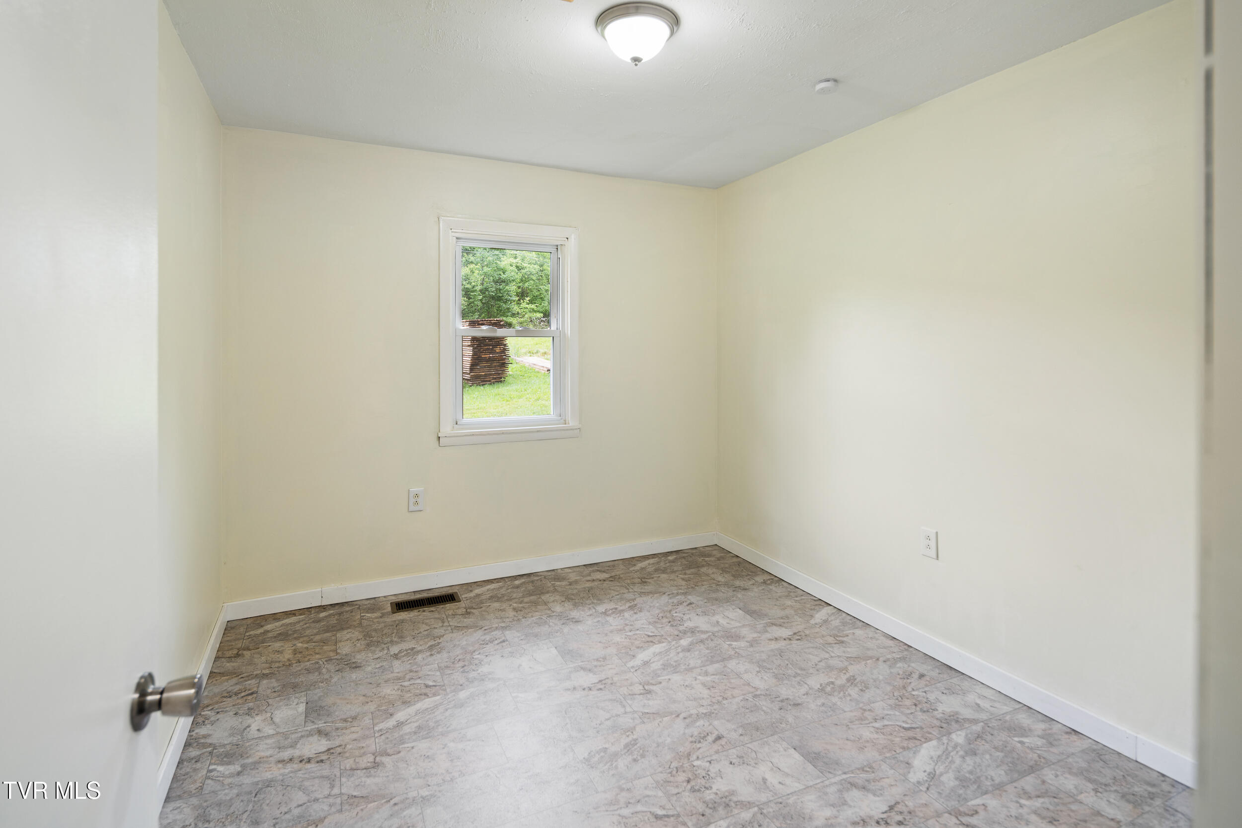1227 Poga Road, Butler, Tennessee image 11