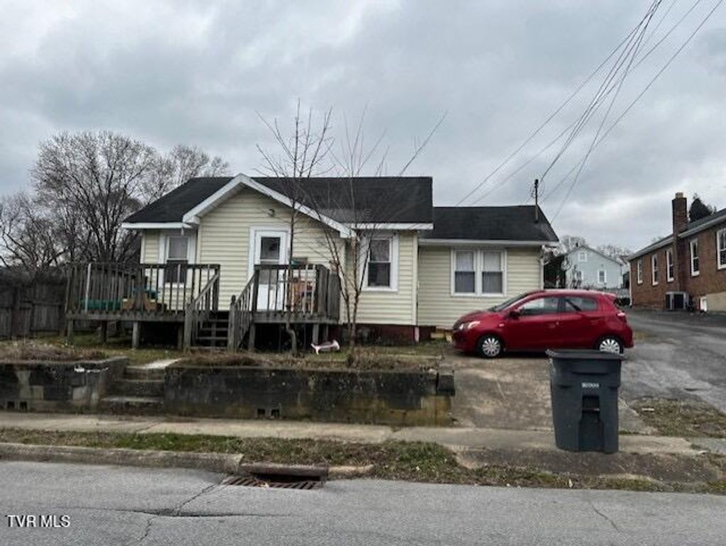 Photo of 1371 Warpath Drive, Kingsport, TN 37664 (MLS # 9991543)