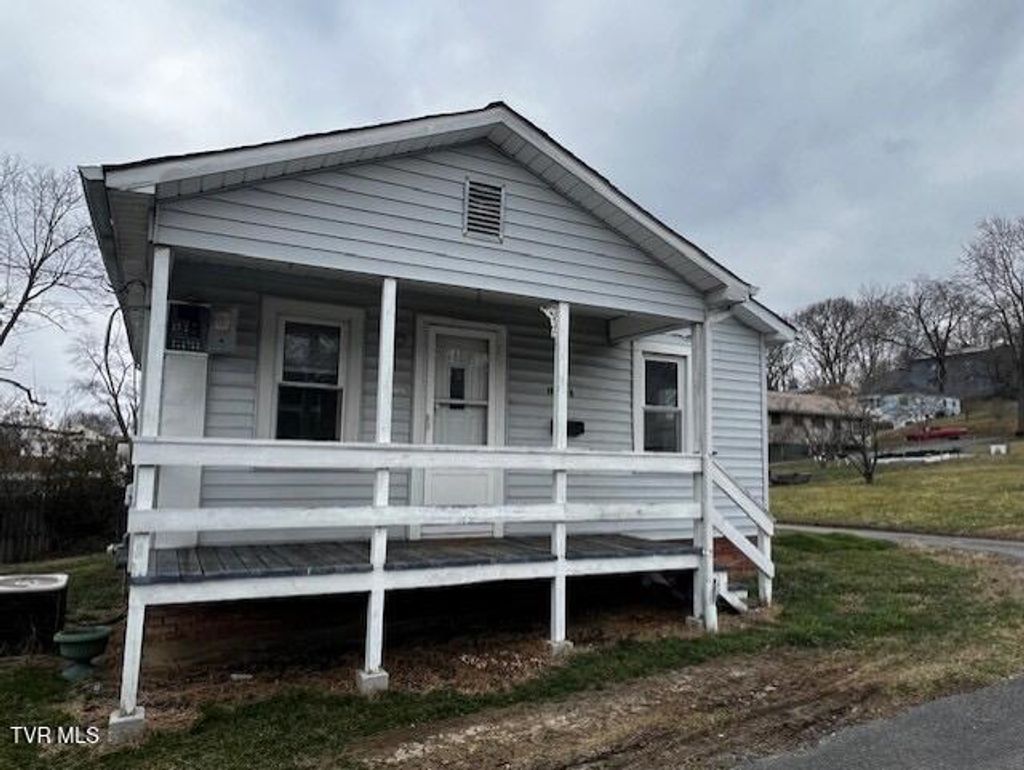 Photo of 1371 Warpath Drive, Kingsport, TN 37664 (MLS # 9991543)