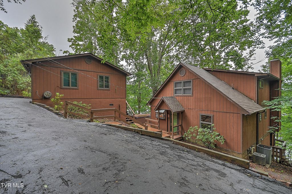 Photo of 490 Hideaway Farm Road, Piney Flats, TN 37686 (MLS # 9996021)