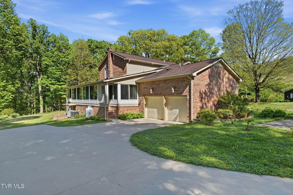 Photo of 308 Scenic Drive, Lebanon, VA 24266 (MLS # 9994922)