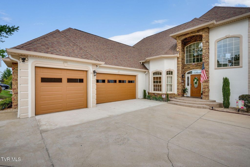 Photo of 8 Lake Harbor Court, Johnson City, TN 37615 (MLS # 9988994)