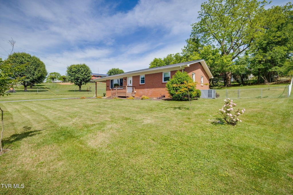 Photo of 6 York Circle, Johnson City, TN 37601 (MLS # 9995717)