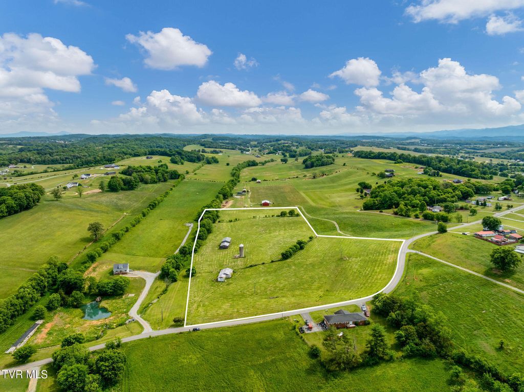 Photo of 15 South Old Kentucky Road, Greeneville, TN 37745 (MLS # 9995549)