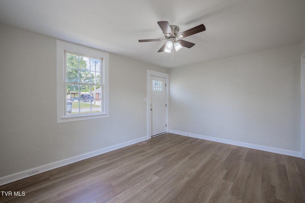 Photo of 1433 Garden Drive, Kingsport, TN 37664 (MLS # 10001109)
