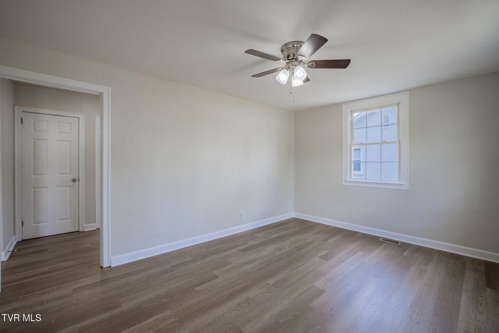 Photo of 1433 Garden Drive, Kingsport, TN 37664 (MLS # 10001109)