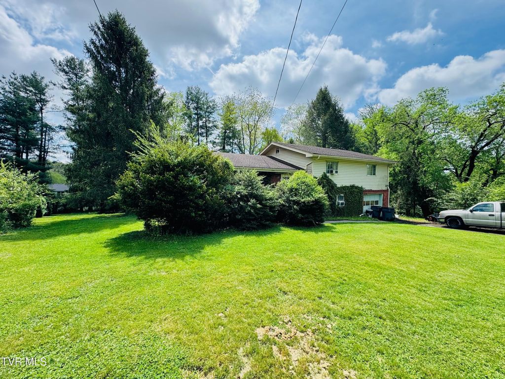 Photo of 2037 Edgemont Avenue, Bristol, TN 37620 (MLS # 9994173)