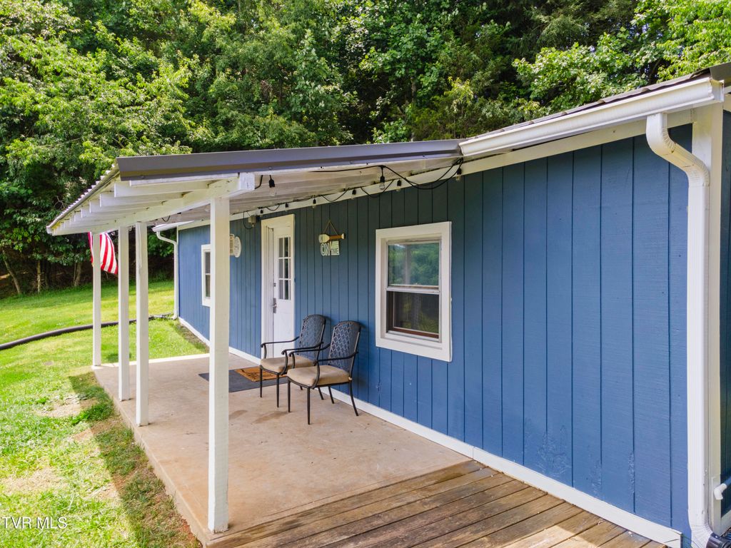 Photo of 21468 Mandalay Lane Ln, Abingdon, VA 24211 (MLS # 9983176)