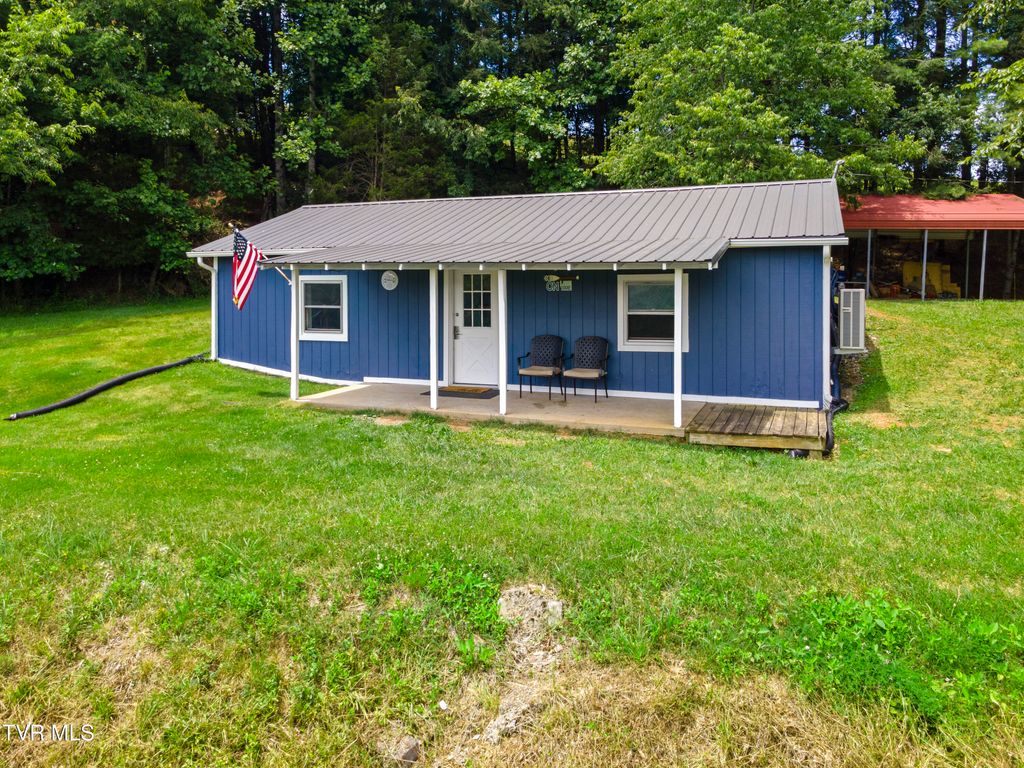Photo of 21468 Mandalay Lane Ln, Abingdon, VA 24211 (MLS # 9983176)