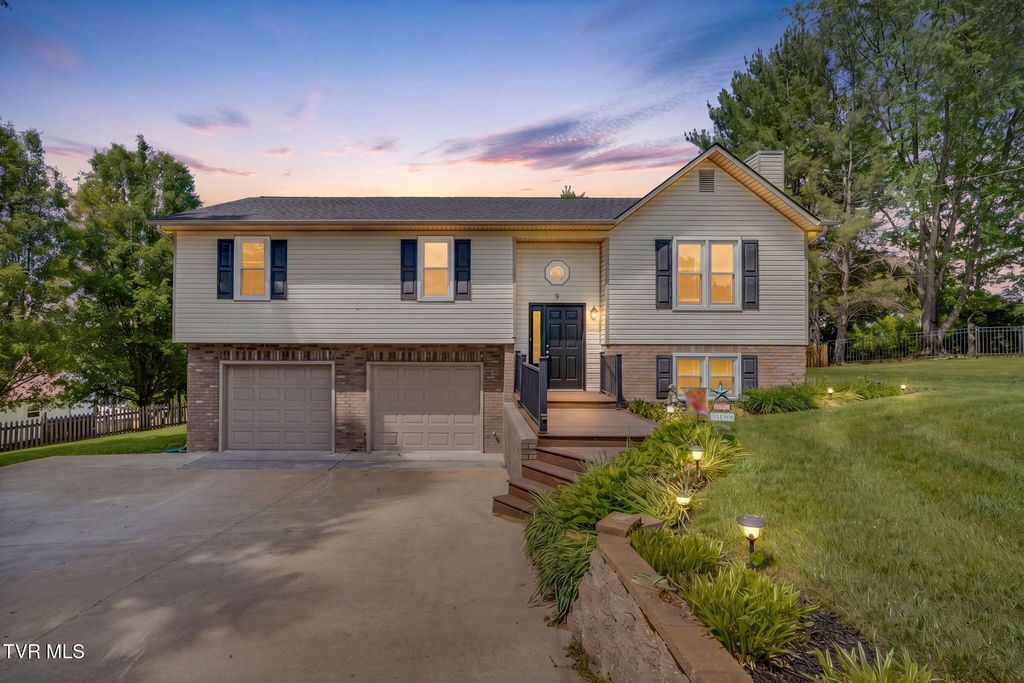 Photo of 8 Hunters Court, Johnson City, TN 37601 (MLS # 9994759)