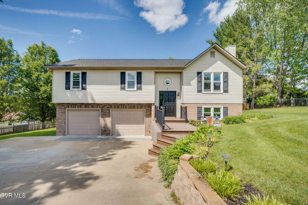 Photo of 8 Hunters Court, Johnson City, TN 37601 (MLS # 9994759)