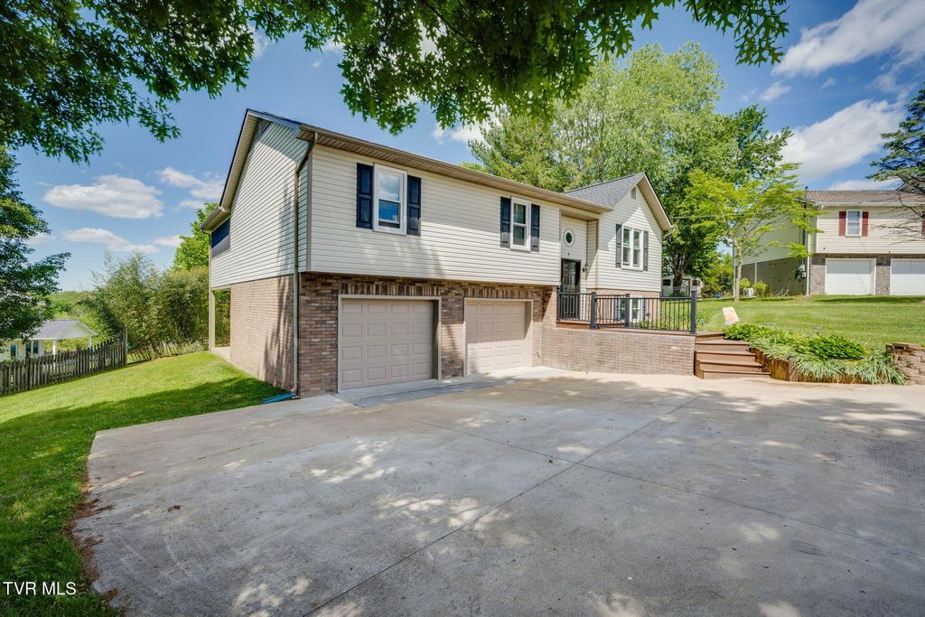 Photo of 8 Hunters Court, Johnson City, TN 37601 (MLS # 9994759)