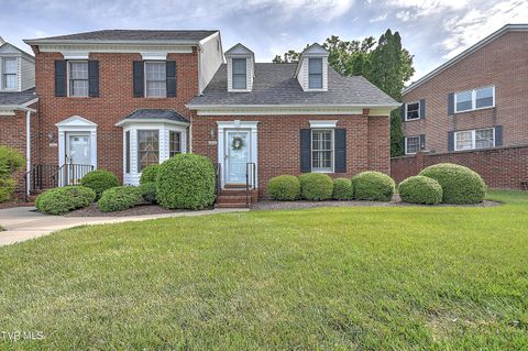 Photo of 2000 Manor Court #2000, Kingsport, TN 37660 (MLS # 9995102)