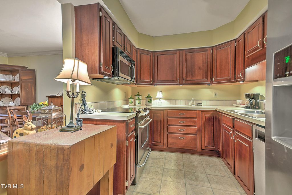 Photo of 2000 Manor Court #2000, Kingsport, TN 37660 (MLS # 9995102)
