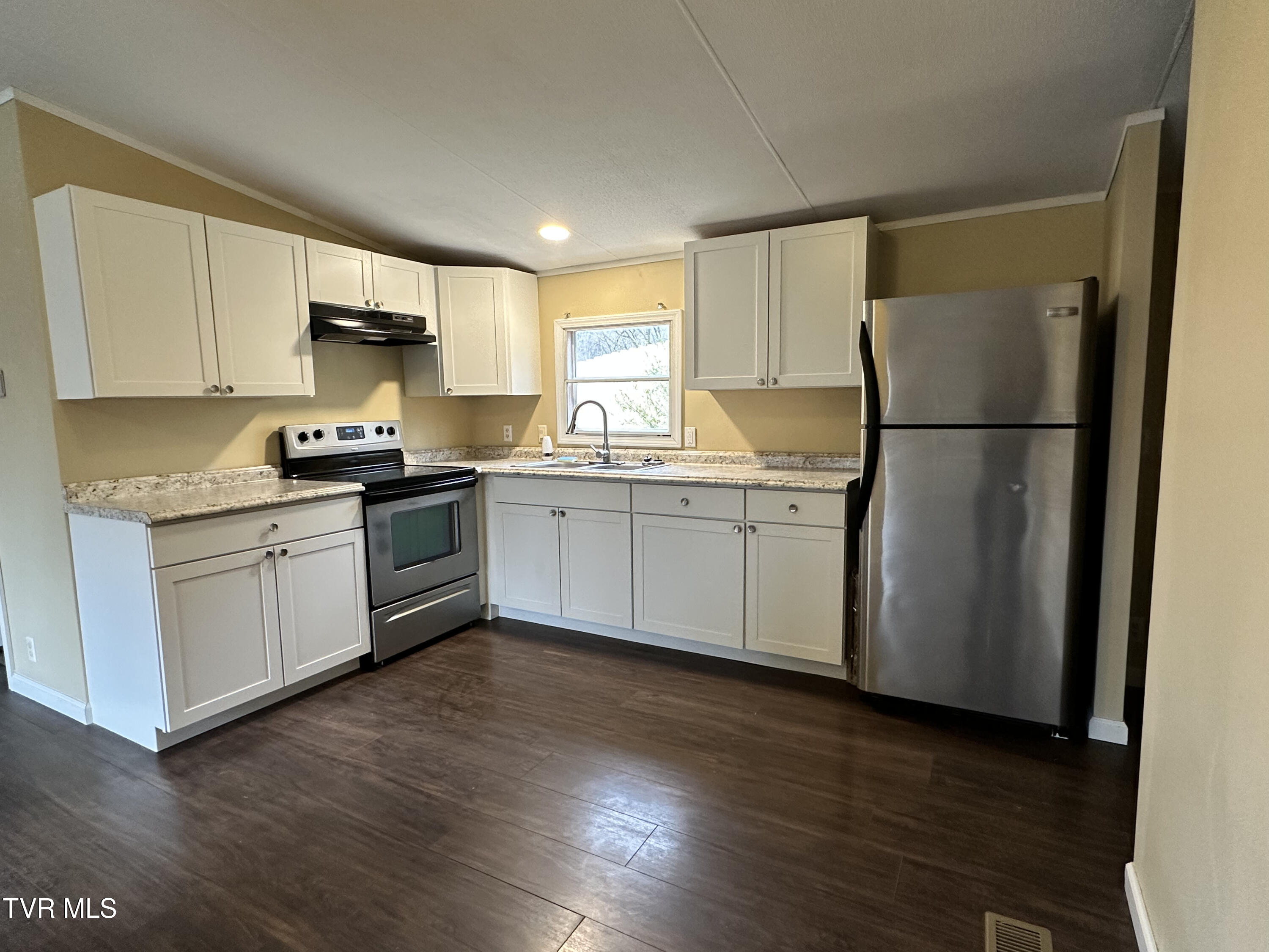 108 Cradic Drive, Rogersville, Tennessee image 4