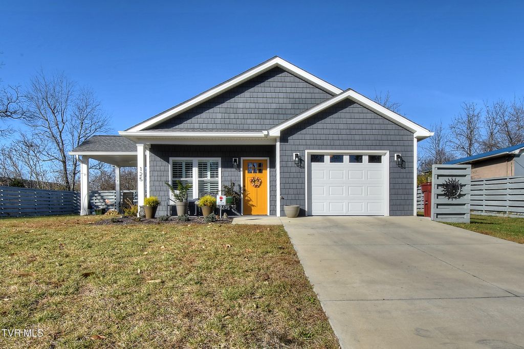 Photo of 125 Lynn Road, Johnson City, TN 37604 (MLS # 9988907)