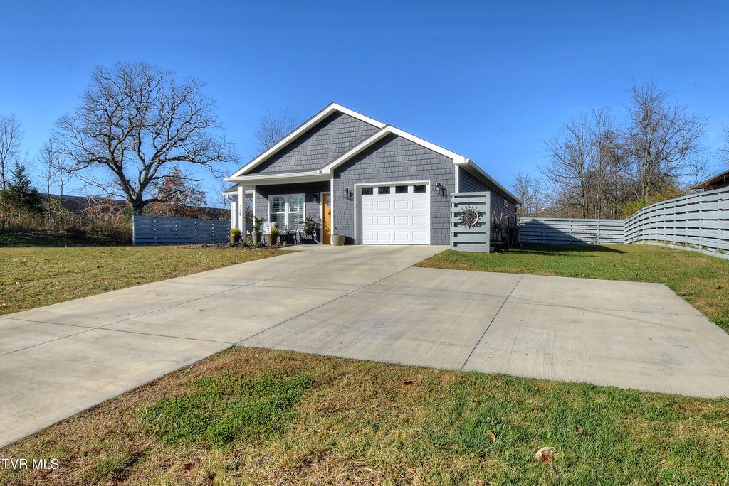 Photo of 125 Lynn Road, Johnson City, TN 37604 (MLS # 9988907)