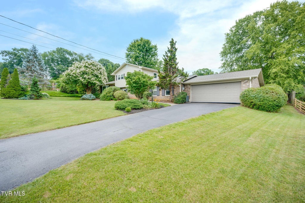 Photo of 316 Claymore Drive, Kingsport, TN 37663 (MLS # 9997035)