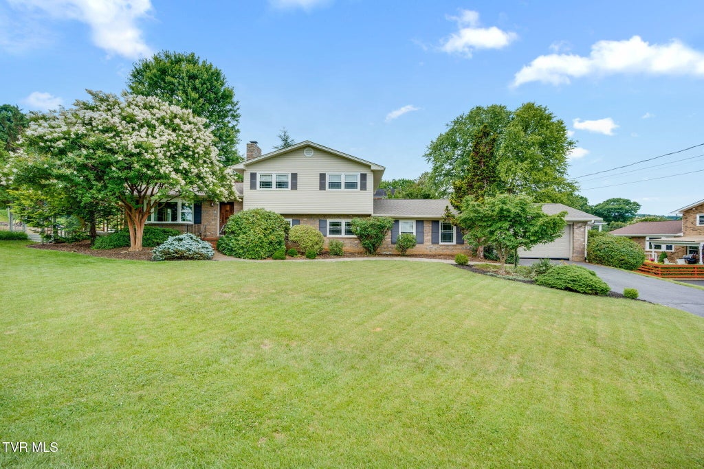 Photo of 316 Claymore Drive, Kingsport, TN 37663 (MLS # 9997035)