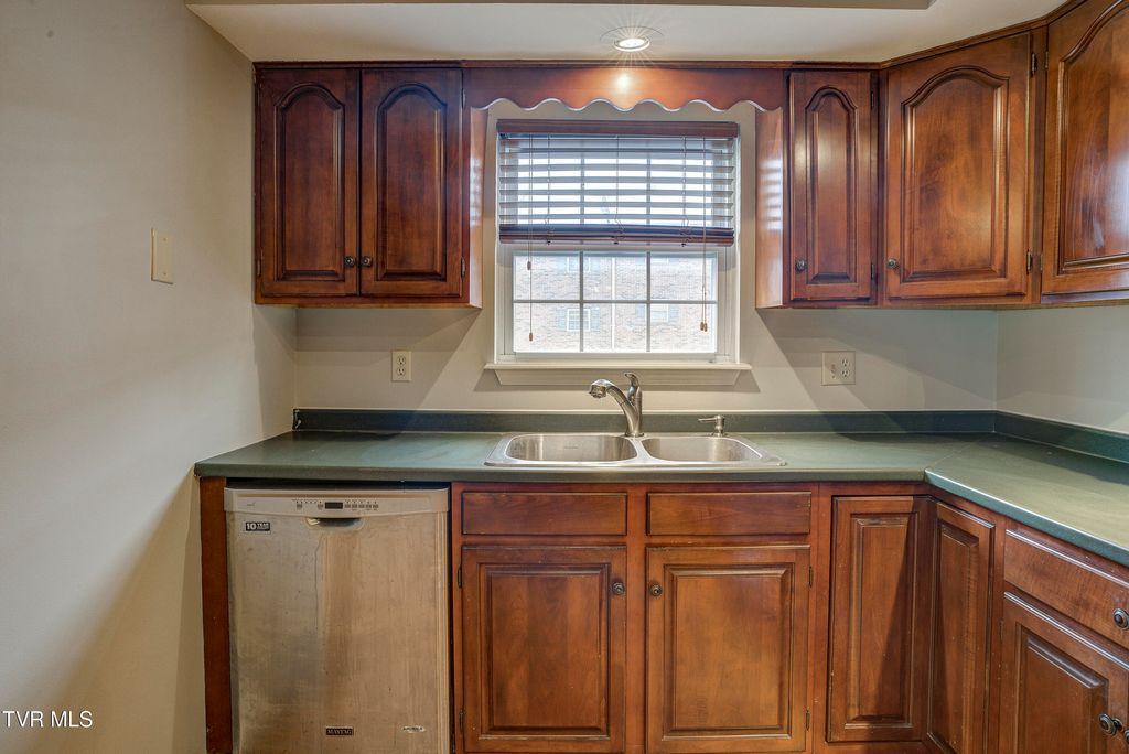 Photo of 204 Mountain View Road #40, Johnson City, TN 37601 (MLS # 9992542)