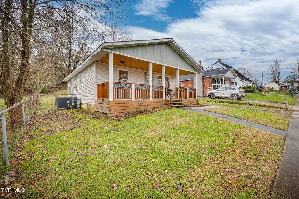 Photo of 925 Dorothy Street, Kingsport, TN 37660 (MLS # 9994744)