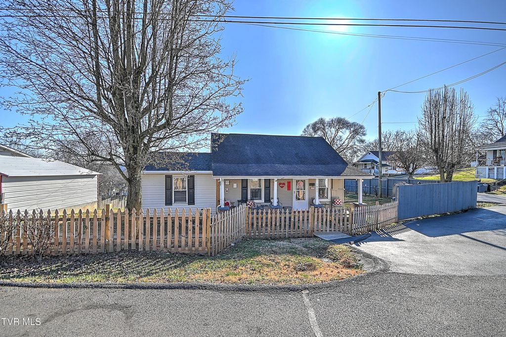 Photo of 1621 Charles Street, Kingsport, TN 37660 (MLS # 9989677)