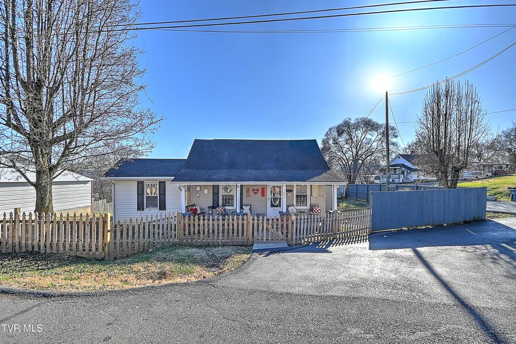 Photo of 1621 Charles Street, Kingsport, TN 37660 (MLS # 9989677)