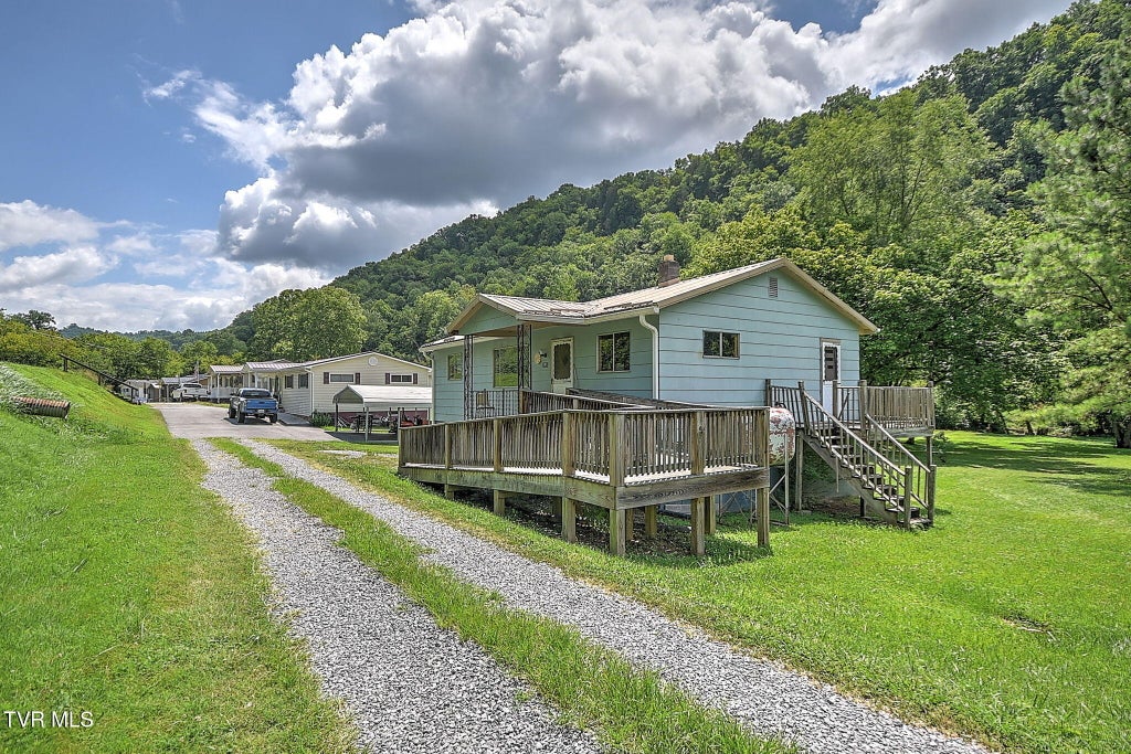 Photo of 195 Spaniel Drive, Gate City, VA 24251 (MLS # 9998115)