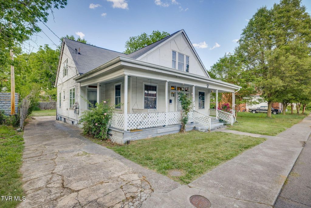 Photo of 539 Edmond Street, Bristol, VA 24201 (MLS # 9995765)