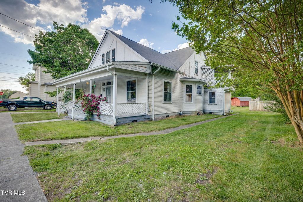 Photo of 539 Edmond Street, Bristol, VA 24201 (MLS # 9995765)