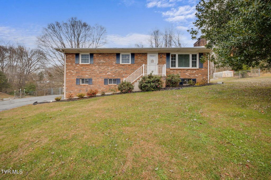Photo of 237 Paramount Drive, Bristol, TN 37620 (MLS # 9989891)