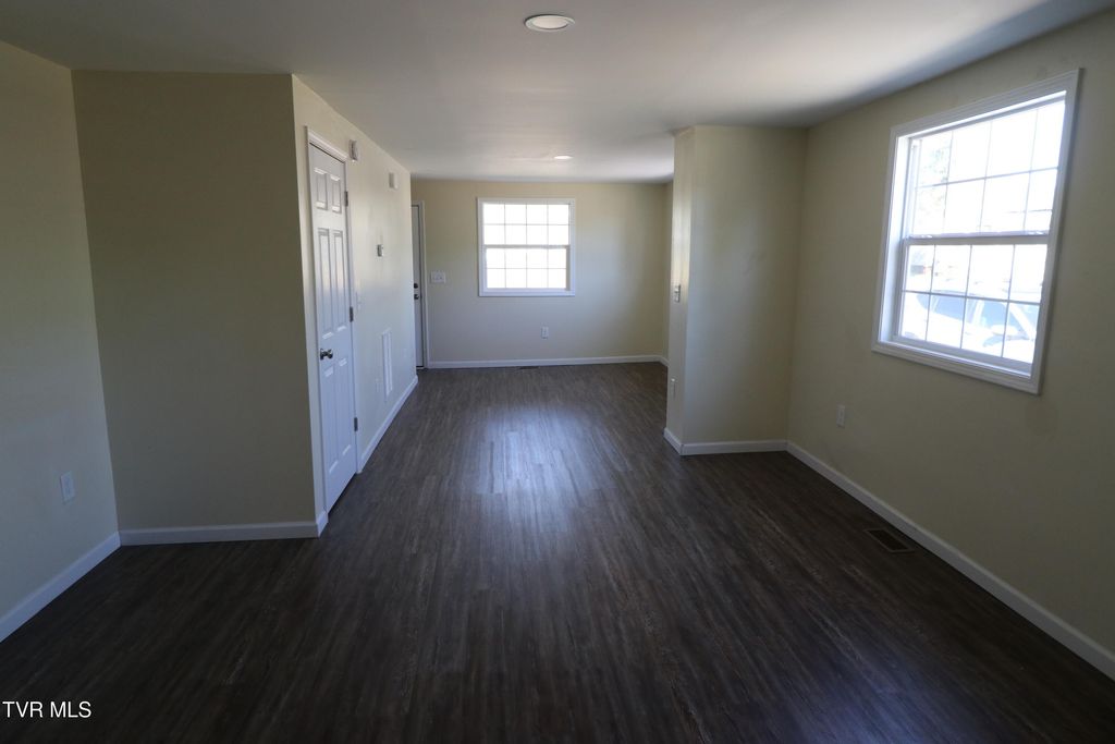 Photo of 833 Dale St Unit 1 St, Kingsport, TN 37660 (MLS # 9985899)