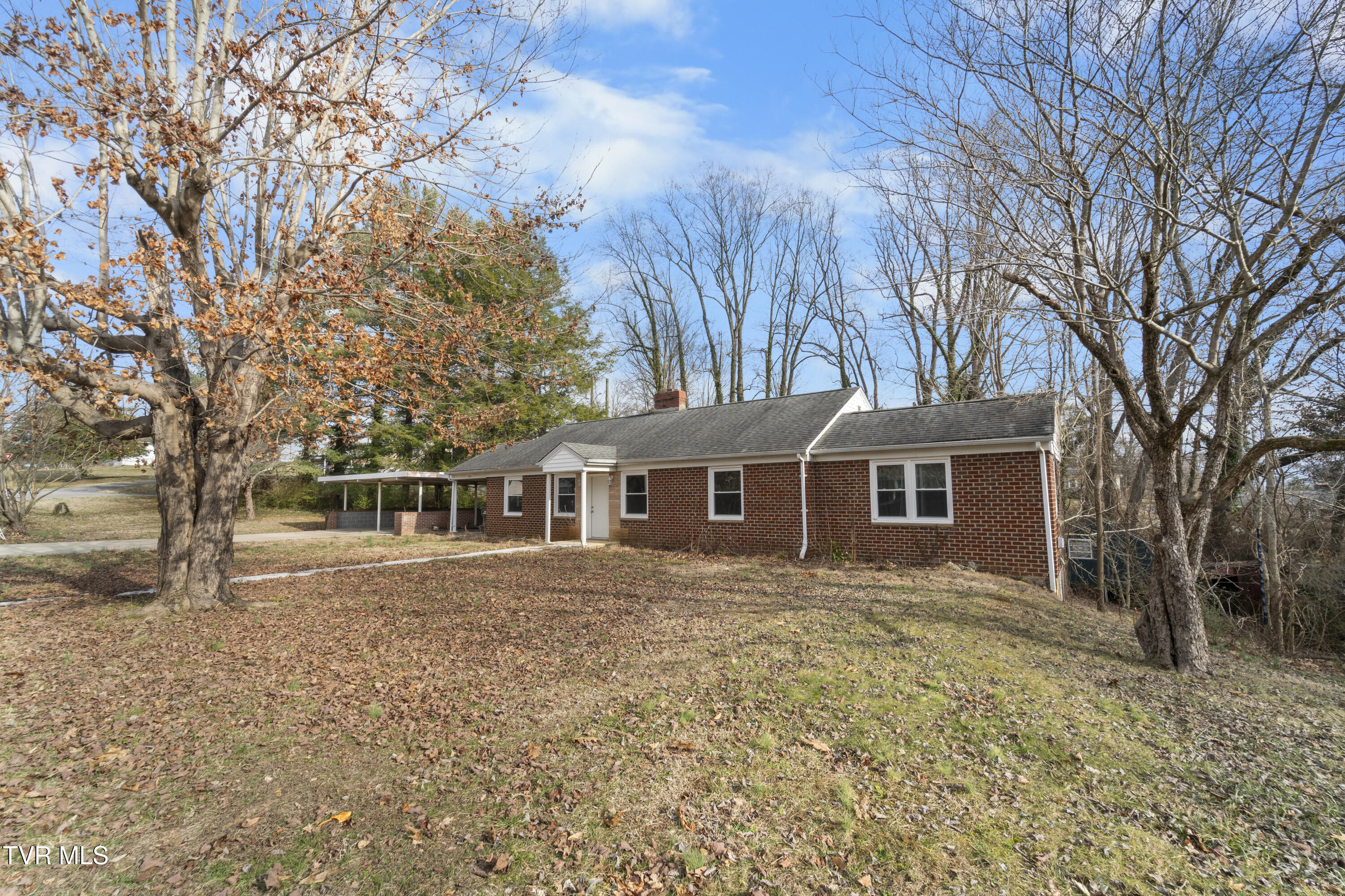 350 Hill Park Drive Drive, Bristol, Virginia image 2
