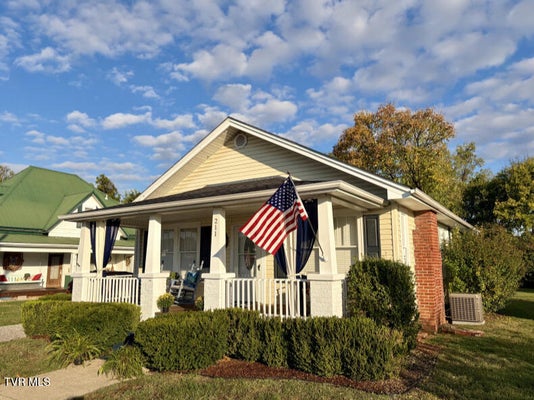 211 E COTTAGE AVE, ELIZABETHTON, TN 37643 - Image f55e0e324d5a0d9bd52666e69e4cd554/2852051176