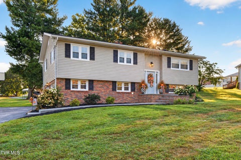 Homes For Sale - 136 Patriot Circle<br/> Bristol, VA 24201
