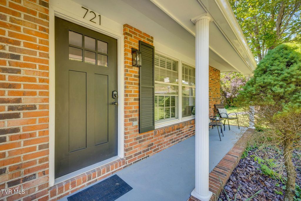 Photo of 721 Foothills Road, Kingsport, TN 37663 (MLS # 9995334)