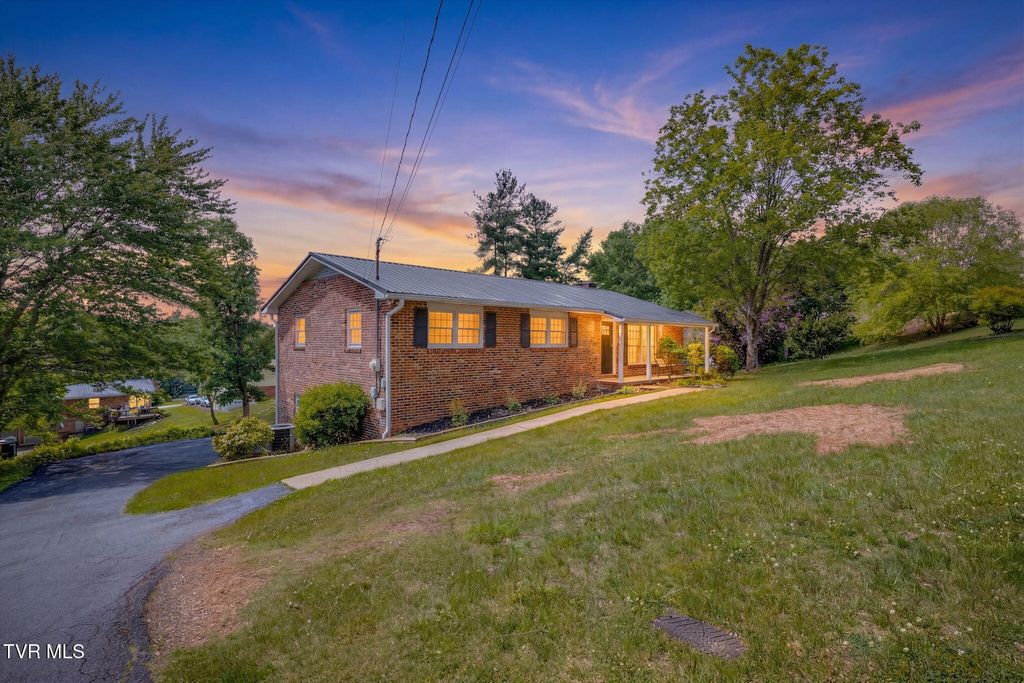 Photo of 721 Foothills Road, Kingsport, TN 37663 (MLS # 9995334)