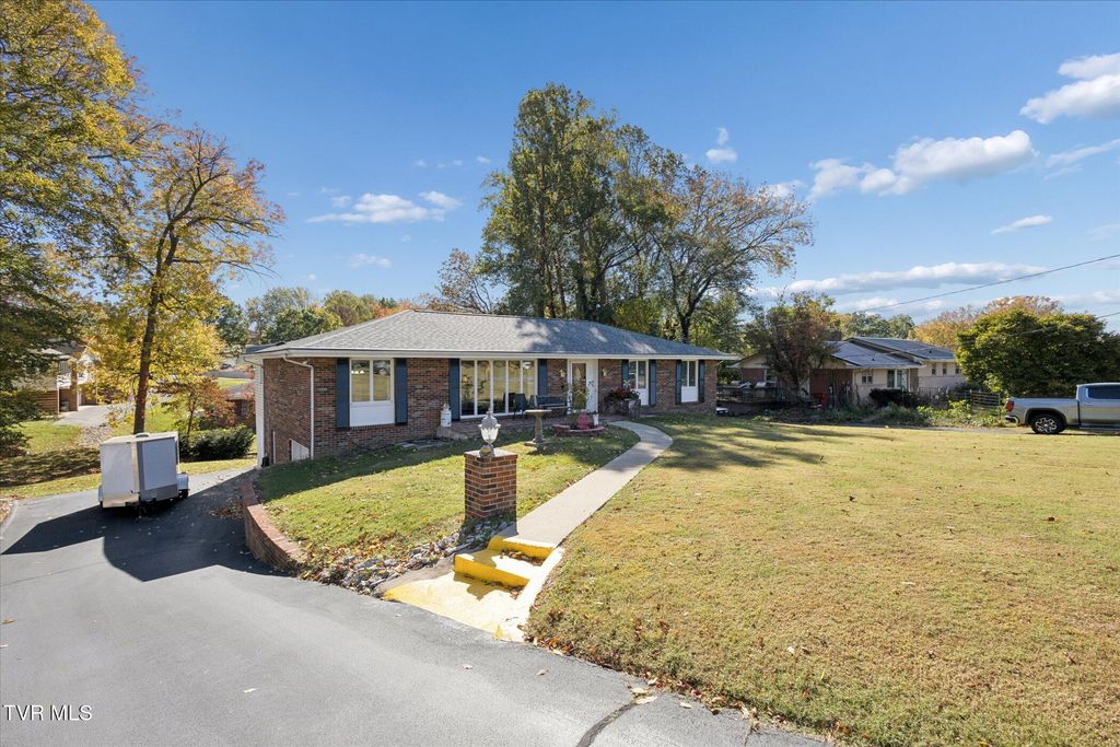 Photo of 107 Dogwood Lane, Johnson City, TN 37604 (MLS # 9987460)