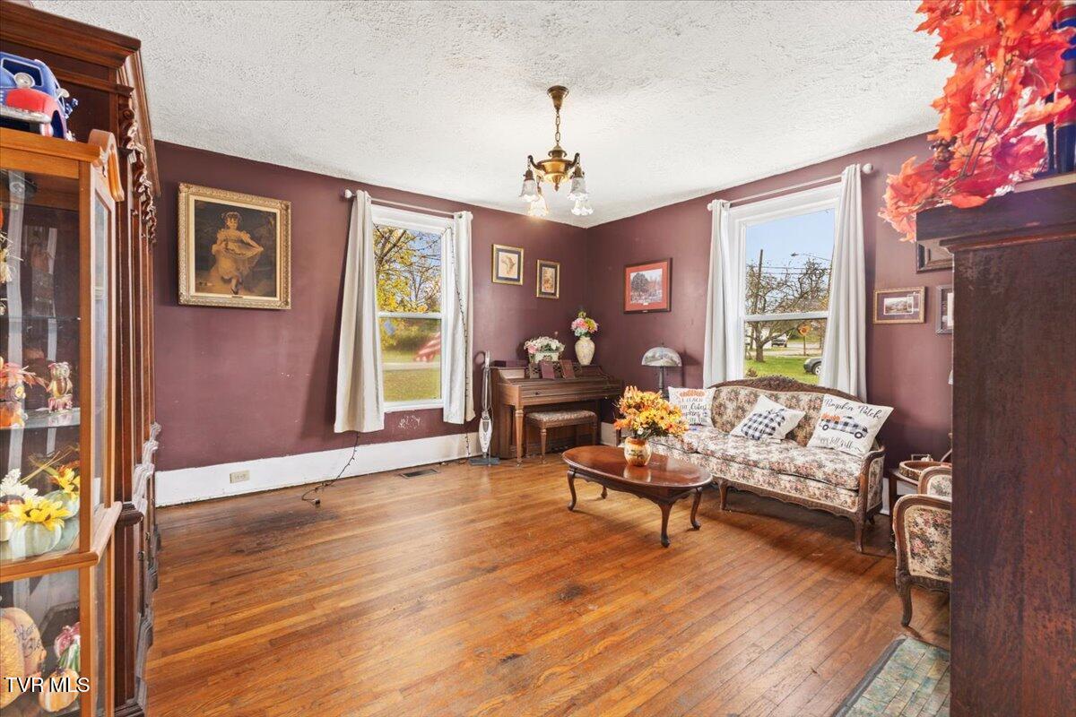 104 Maple Street, Glade Spring, Virginia image 3