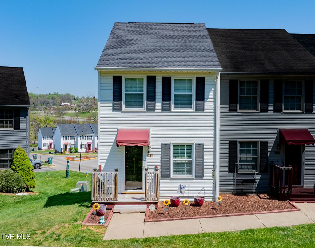 Photo of 681 Beaverview Drive, Bristol, VA 24201 (MLS # 9993613)