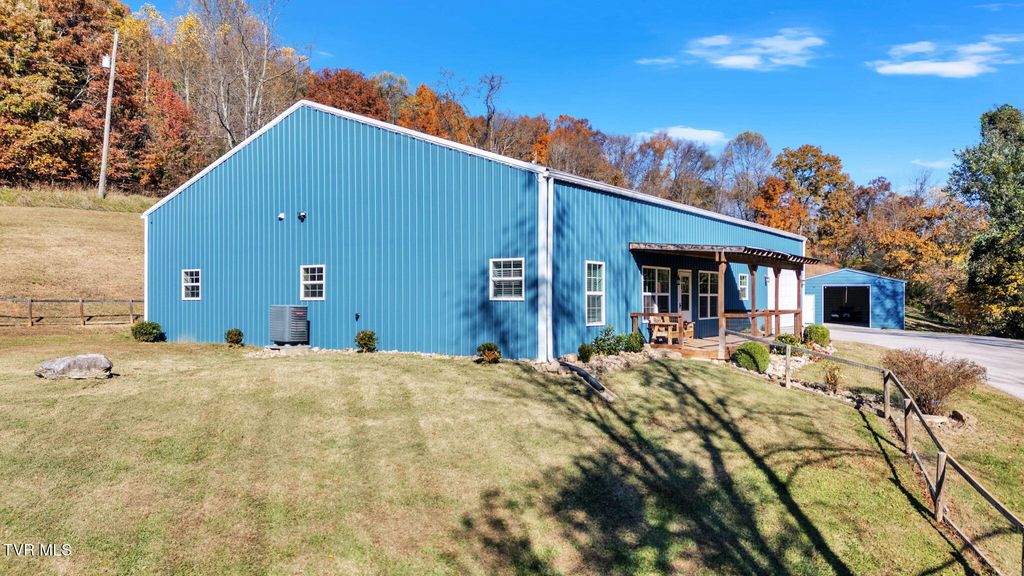 Photo of 105 London Pvt Drive, Kingsport, TN 37660 (MLS # 9988080)