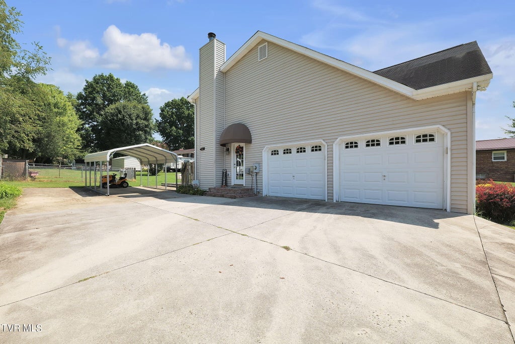 Photo of 129 Paddle Creek Road, Bristol, TN 37620 (MLS # 9998794)