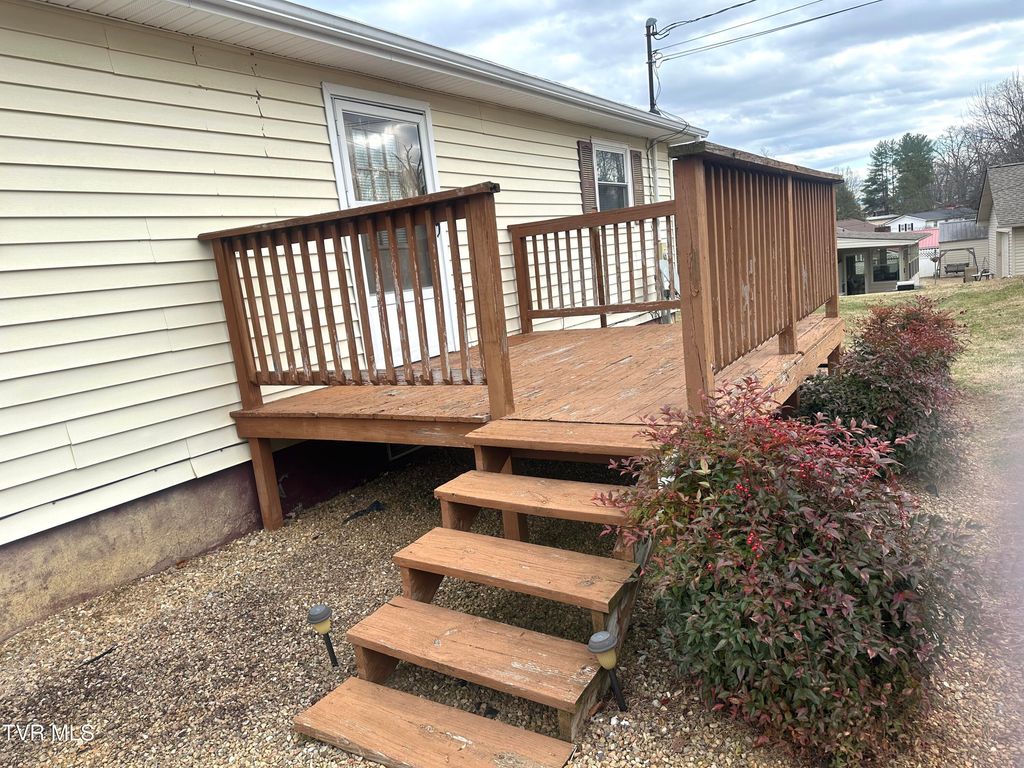 Photo of 35 Hermitage Street, Greeneville, TN 37745 (MLS # 9989564)